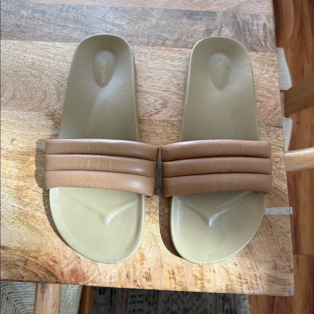 Popular tan sandals, worn only once basically brand new! - Picture 3 of 3